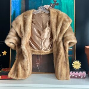Vintage 1950s Elegant Tan Fur Stole Cape